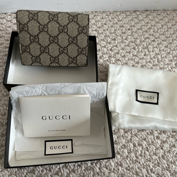 Authentic Gucci signature wallet ✨ - Picture 1 of 5